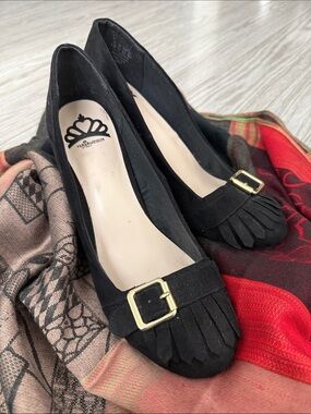 Fergalicous Black Fringe Buckle Women's Pumps 📍
